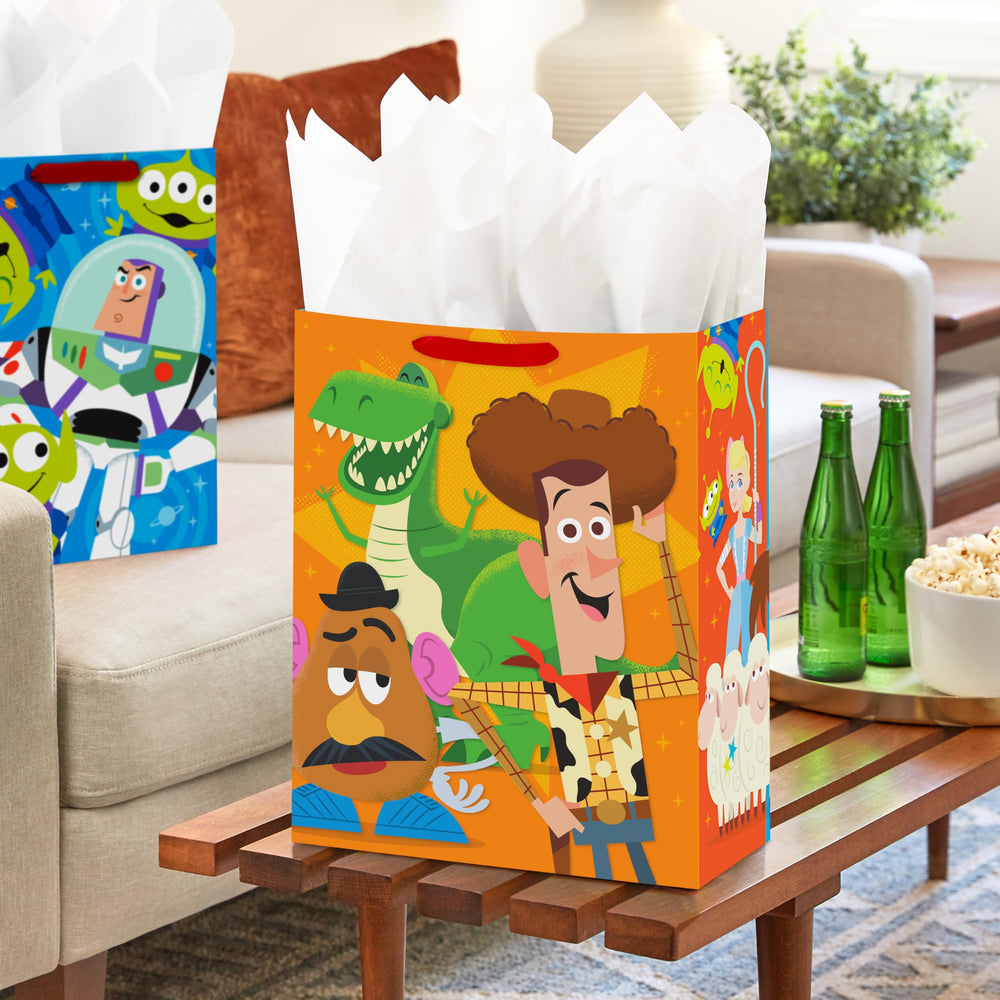 Hallmark detalle personajes Toy Story resaltando colores y diseño