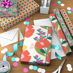 Hallmark envolviendo un regalo pequeño para presentar acabado profesional