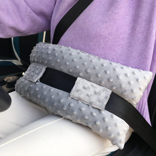 HapiPoppy vista frontal del cojín minky gris, protección cómoda inmediata