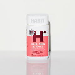 Health By Habit envase comparado con monedas para referencia de tamaño