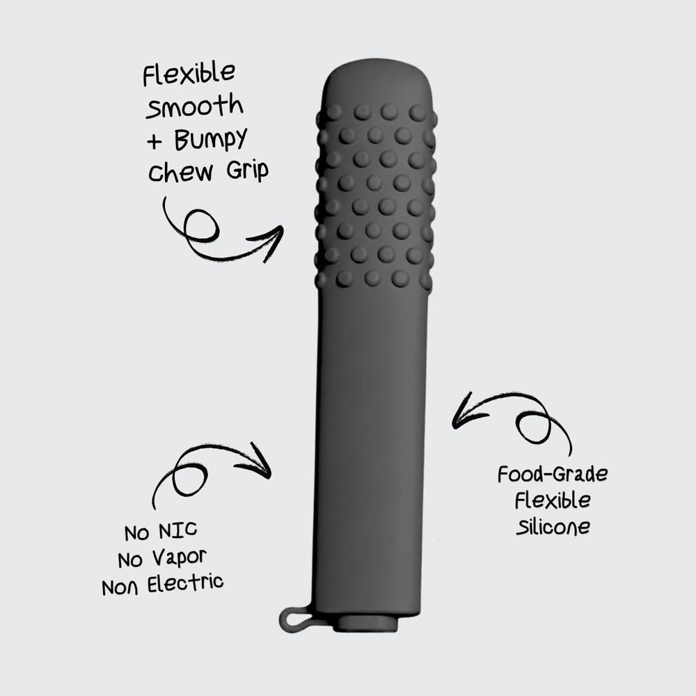 Inhalador Health Chews junto a objetos para comparar tamaño y portabilidad