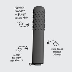 Inhalador Health Chews junto a objetos para comparar tamaño y portabilidad