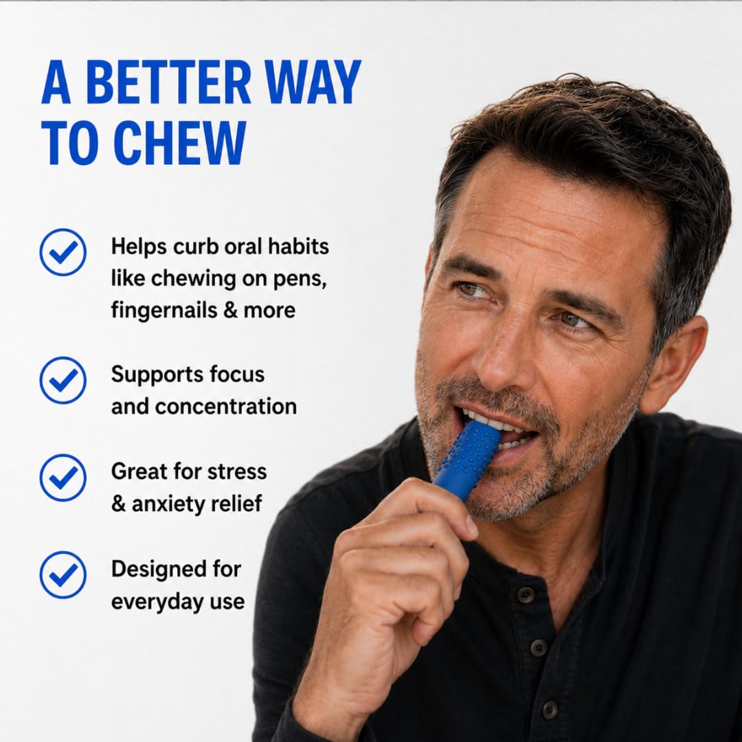 Health Chews persona usando el fidget stick para morder y desviar impulsos