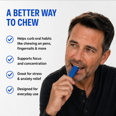 Health Chews persona usando el fidget stick para morder y desviar impulsos