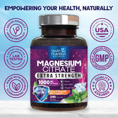 Health Nutrition Naturals persona tomando cápsula en la mañana para rutina diaria