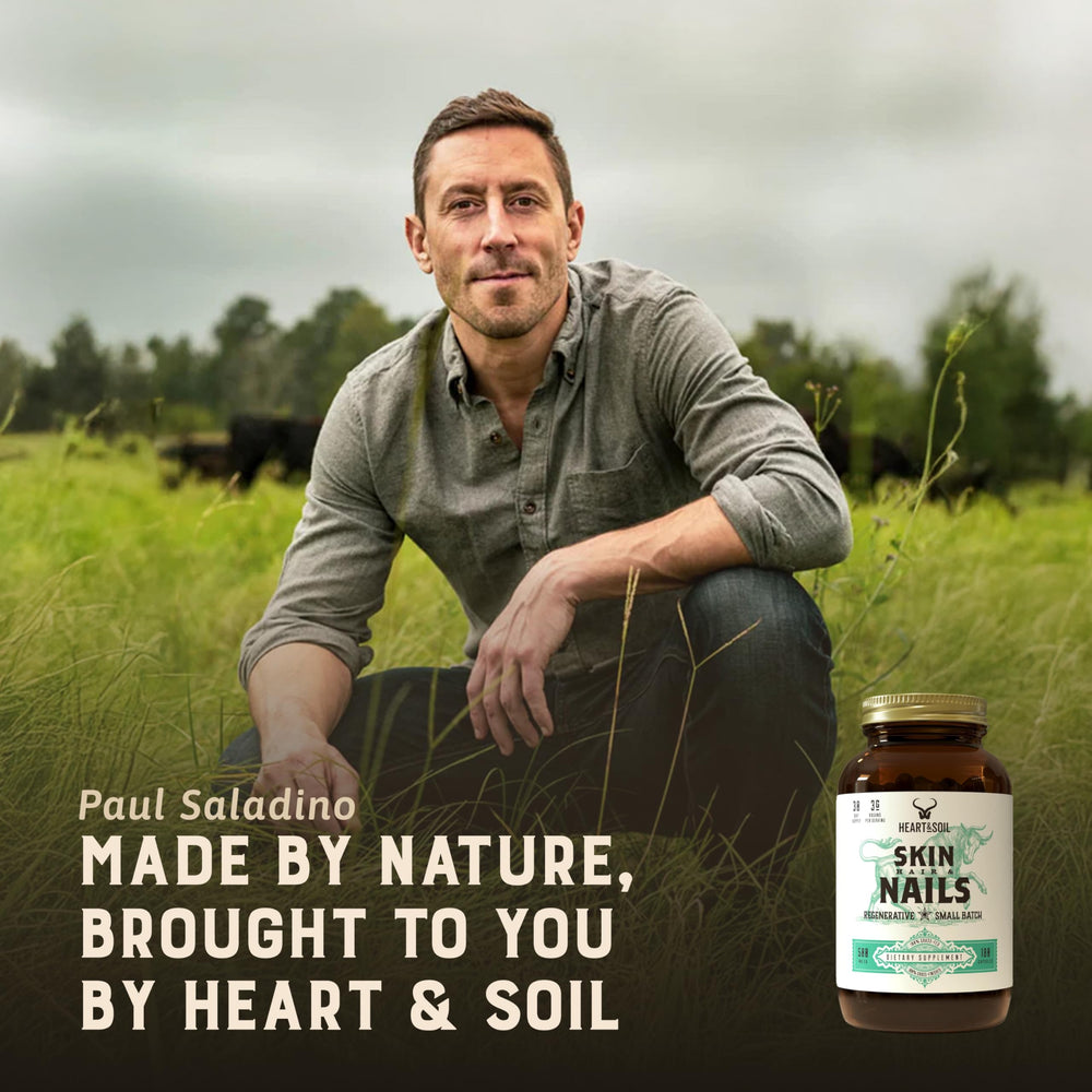 HEART & SOIL cápsulas en mano para referencia de tamaño y facilidad de toma
