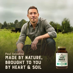 HEART & SOIL cápsulas en mano para referencia de tamaño y facilidad de toma