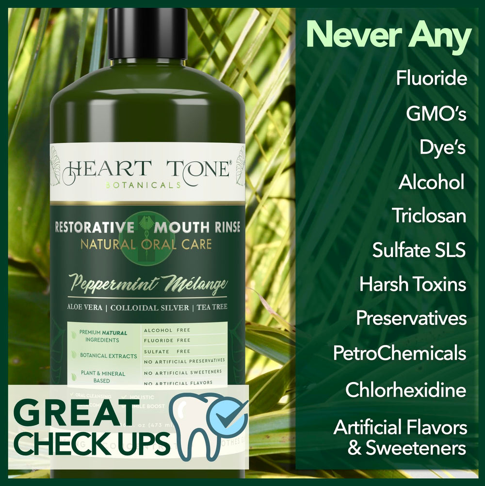 Heart Tone Botanicals persona usando enjuague, frescura sin alcohol