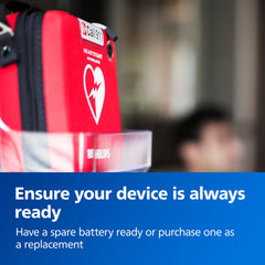 HeartStart batería siendo instalada en un DEA para un reemplazo sencillo y rápido
