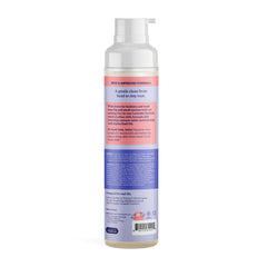 Hello Bello producto en uso durante baño infantil para limpieza suave