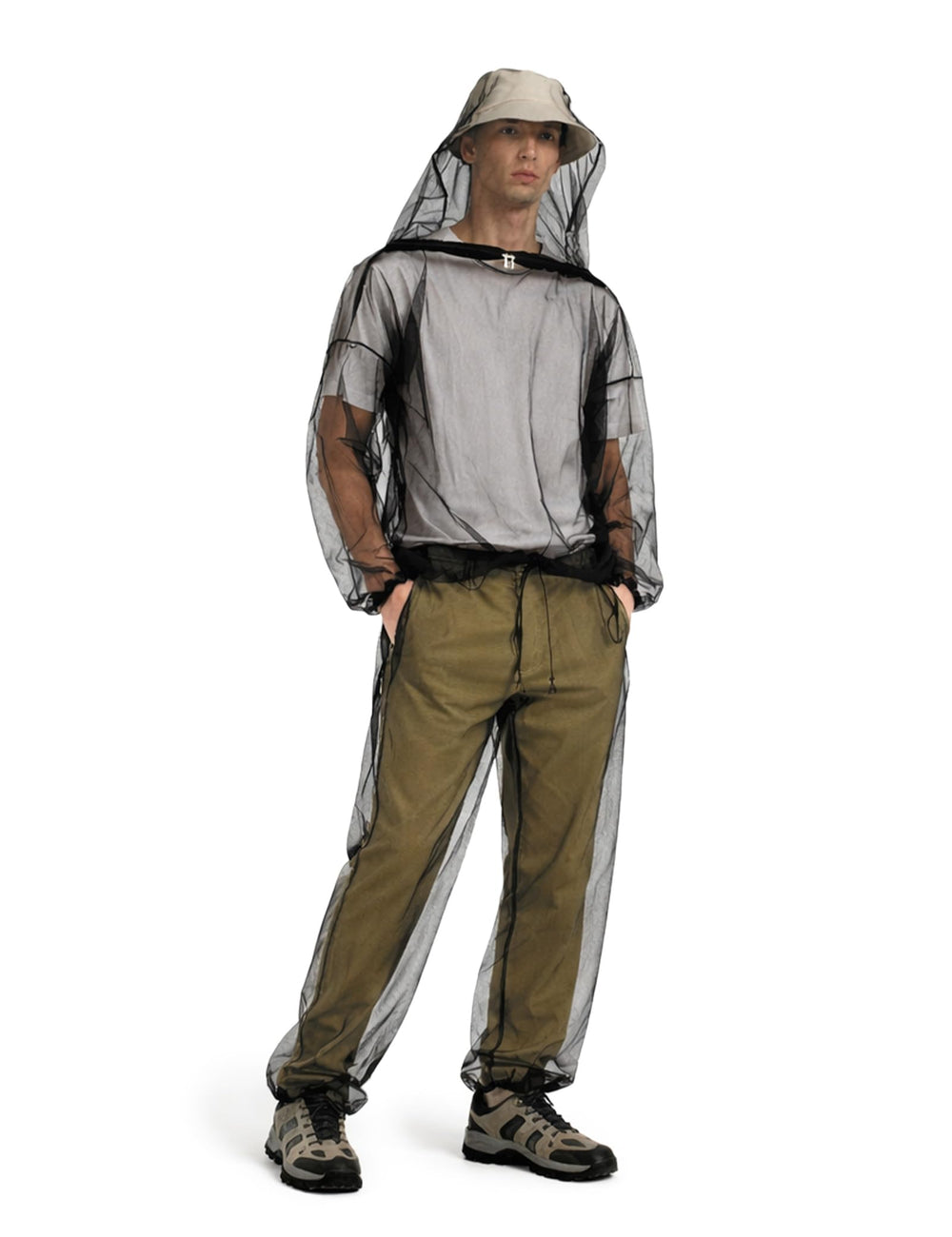 HENNCHEE vista frontal del conjunto completo y protección corporal