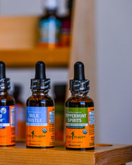 Herb Pharm paisaje de la finca regenerativa donde crecen las hierbas