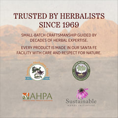 Cápsulas Herbs Etc. sobre mesita nocturna ilustrando uso antes de dormir