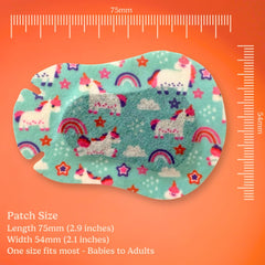 HIDE&SEE parche puesto en bebé jugando, sujeción estable durante juego