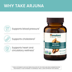 Himalaya Arjuna caplet en la mano ilustrando la dosis diaria y facilidad de uso
