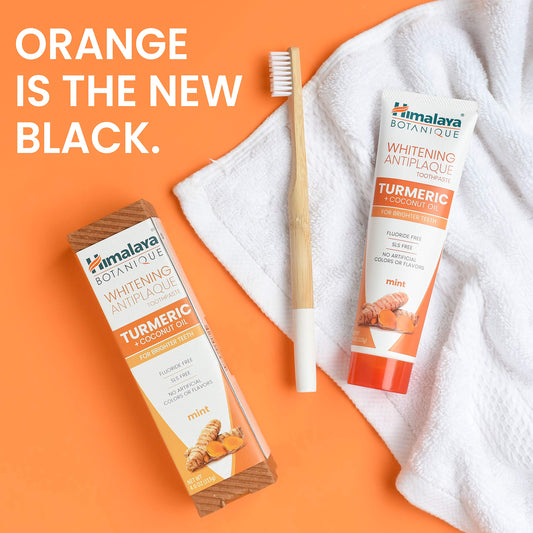Himalaya tubo en primer plano con etiqueta legible, detalle de ingredientes botánicos