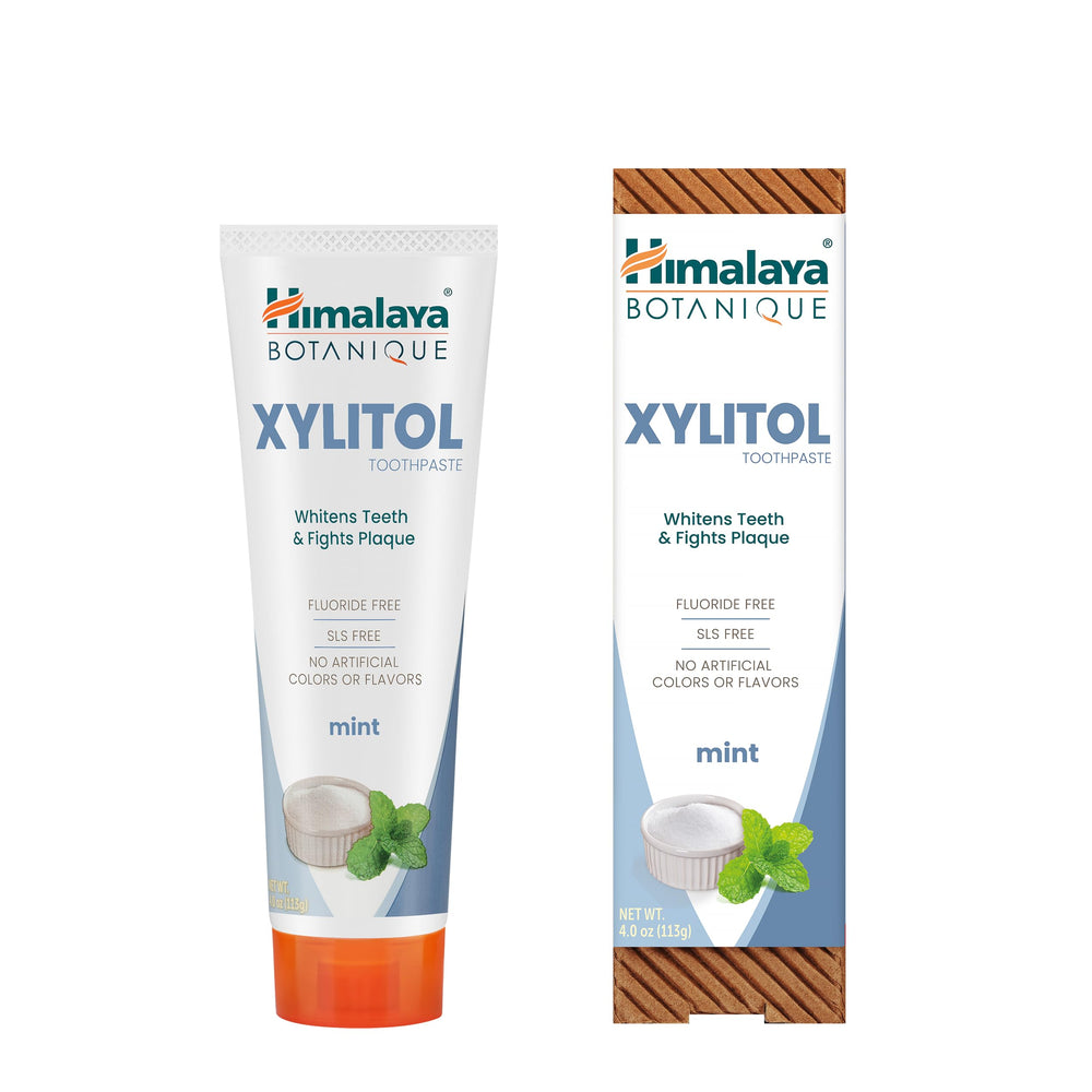 Himalaya empaquetado frontal mostrando la pasta menta y beneficios naturales