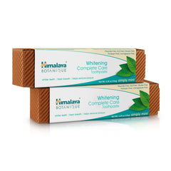 Himalaya empaque frontal mostrando beneficio blanqueante y menta