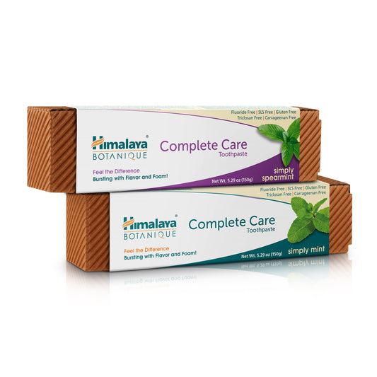Himalaya front del tubo de pasta dental menta con diseño claro y natural