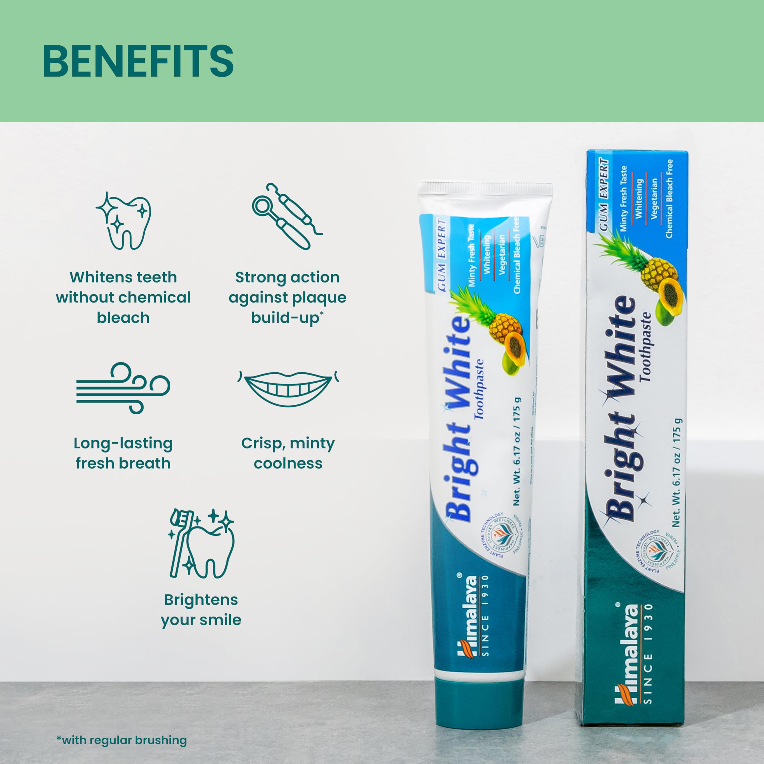 Himalaya pasta en cepillo demostrando uso diario y aliento fresco