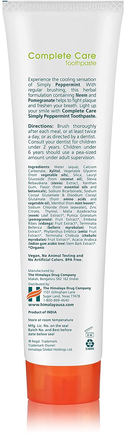 Himalaya textura cremosa de la pasta dental enfatizando limpieza y espuma suave