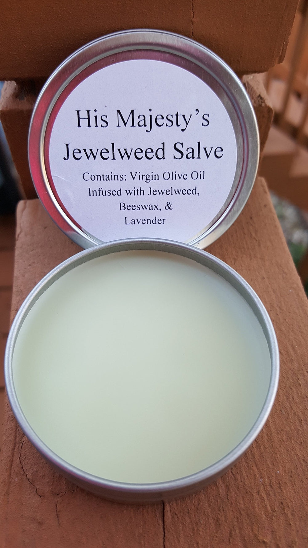 Detalle de la etiqueta de His Majesty's con ingredientes listados y uso tópico