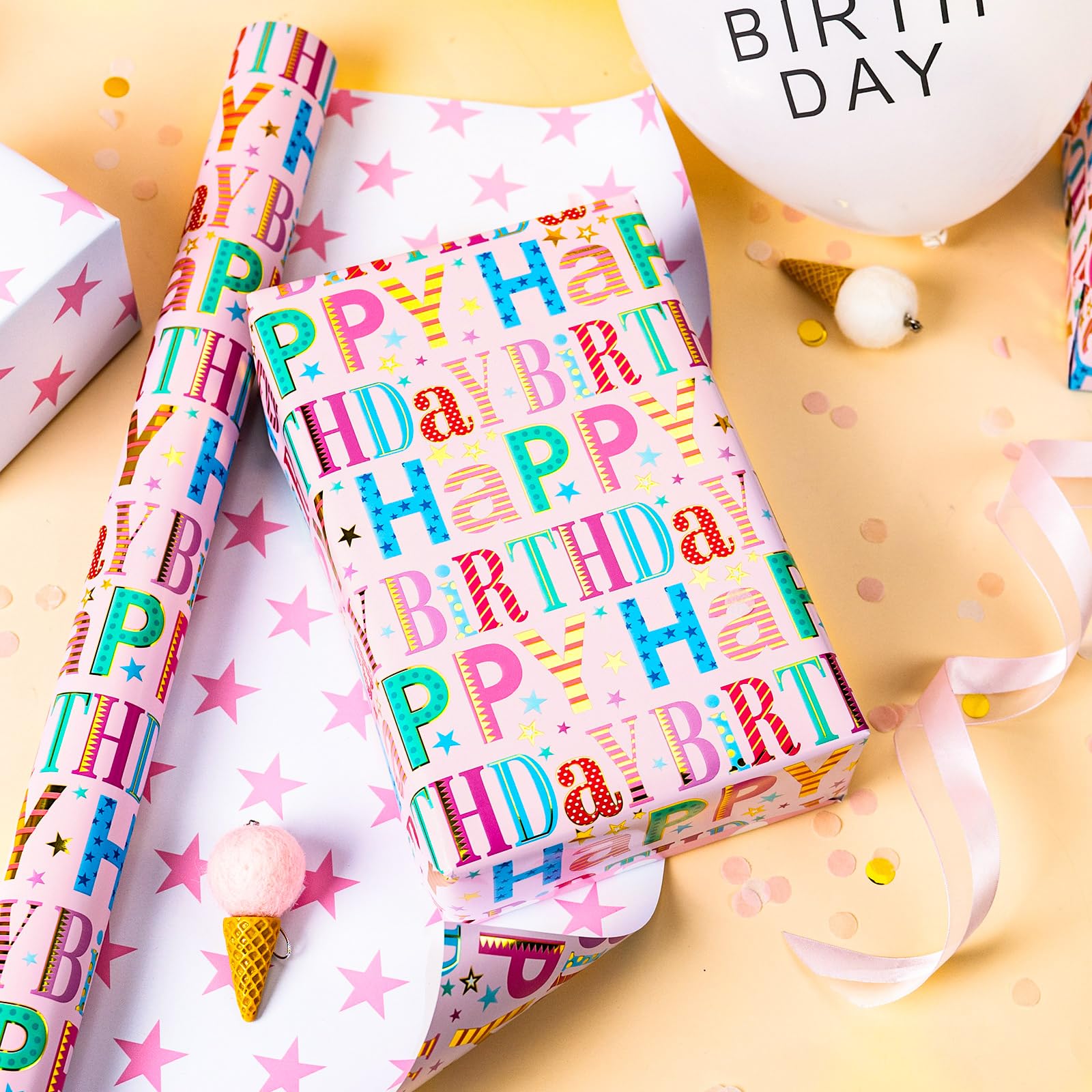 Homeral uso envolviendo juguete pequeño para cumpleaños infantil