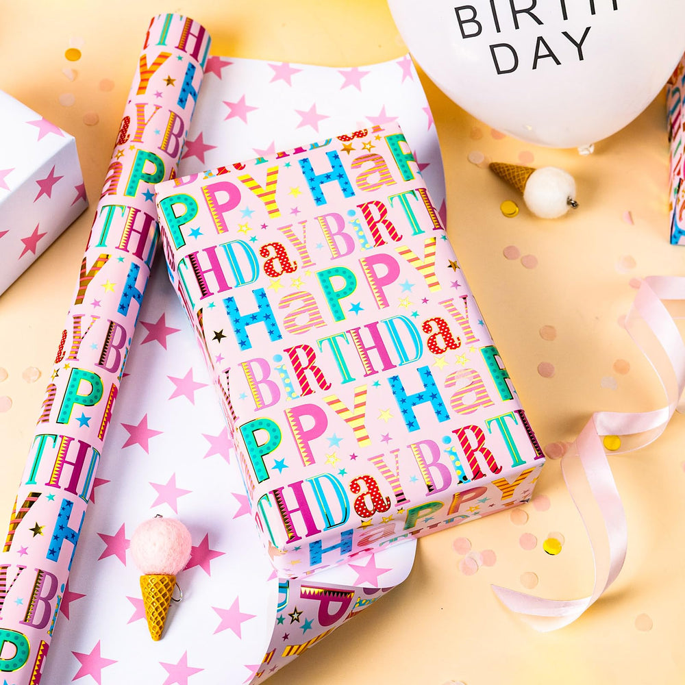 Homeral uso envolviendo juguete pequeño para cumpleaños infantil