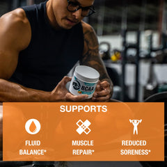 Bebida preparada Honey Badger Peach Mango en vaso frío, refresca y rehidrata tras ejercicio