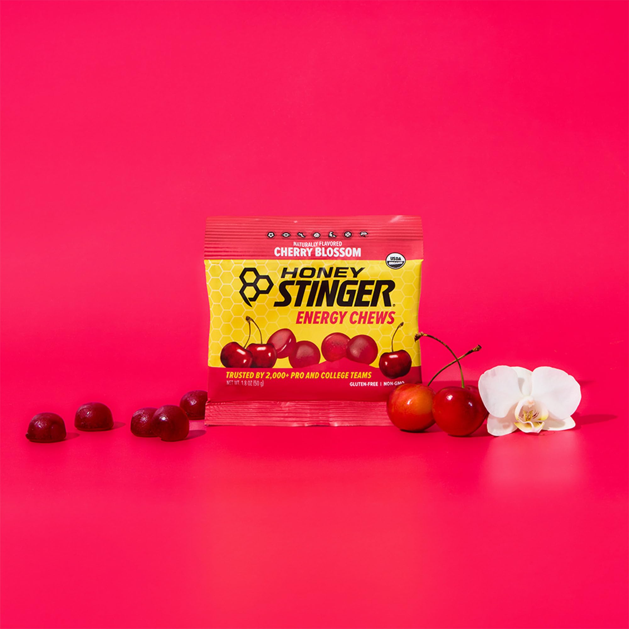 Honey Stinger en mano durante carrera para recargar energía sobre la marcha