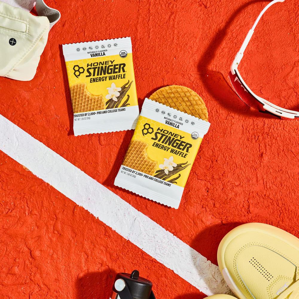 Honey Stinger snack sobre esterilla de gimnasio ilustrando uso pre y post entreno