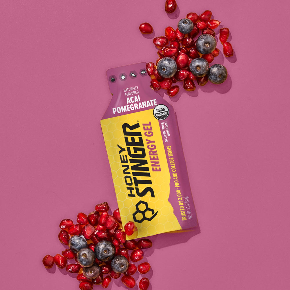 Honey Stinger gel en uso durante carrera aporta energía práctica en movimiento
