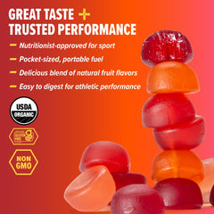Honey Stinger masticables en mano para comparar tamaño y portabilidad