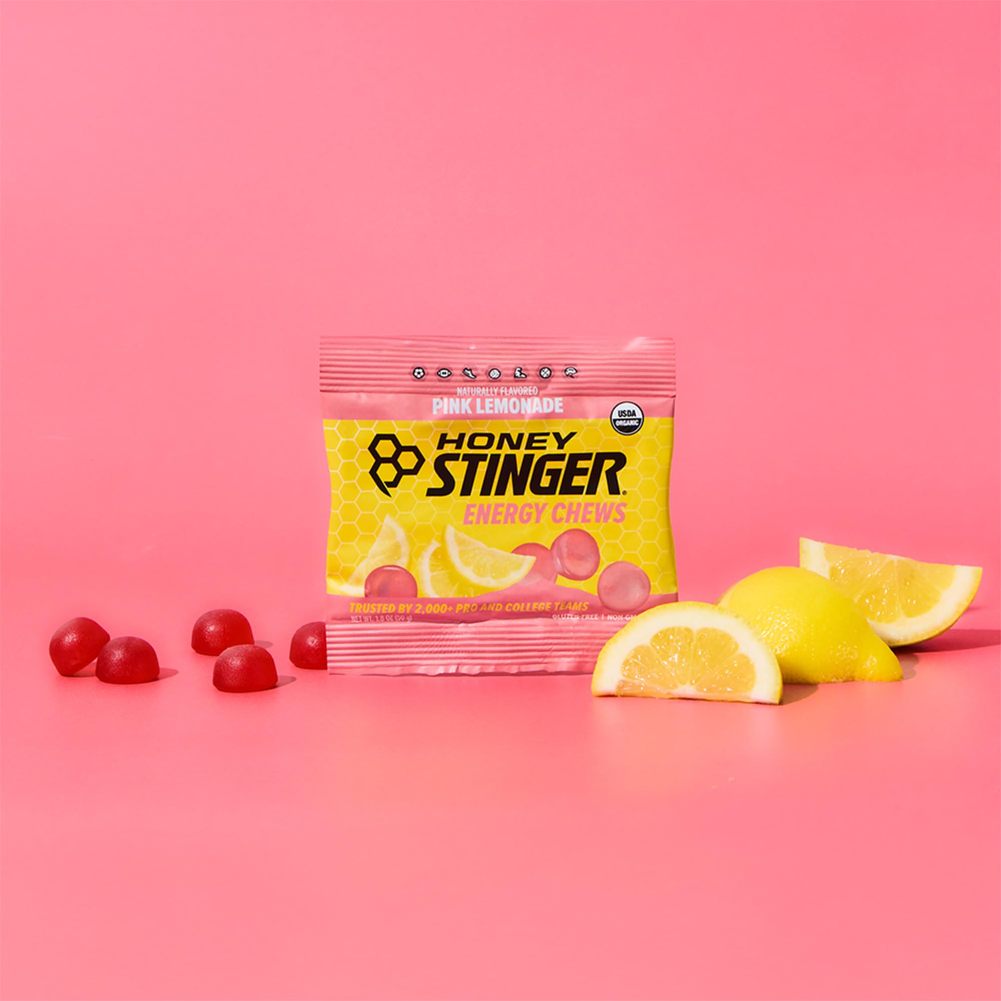 Honey Stinger atleta tomando una Energy Chew durante una carrera para energía rápida