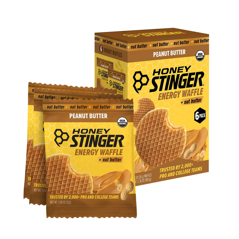 Corte del waffle Honey Stinger que revela relleno de miel y mantequilla de cacahuete