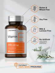 Horbäach cápsula en mano para comparar tamaño y comodidad al tragar