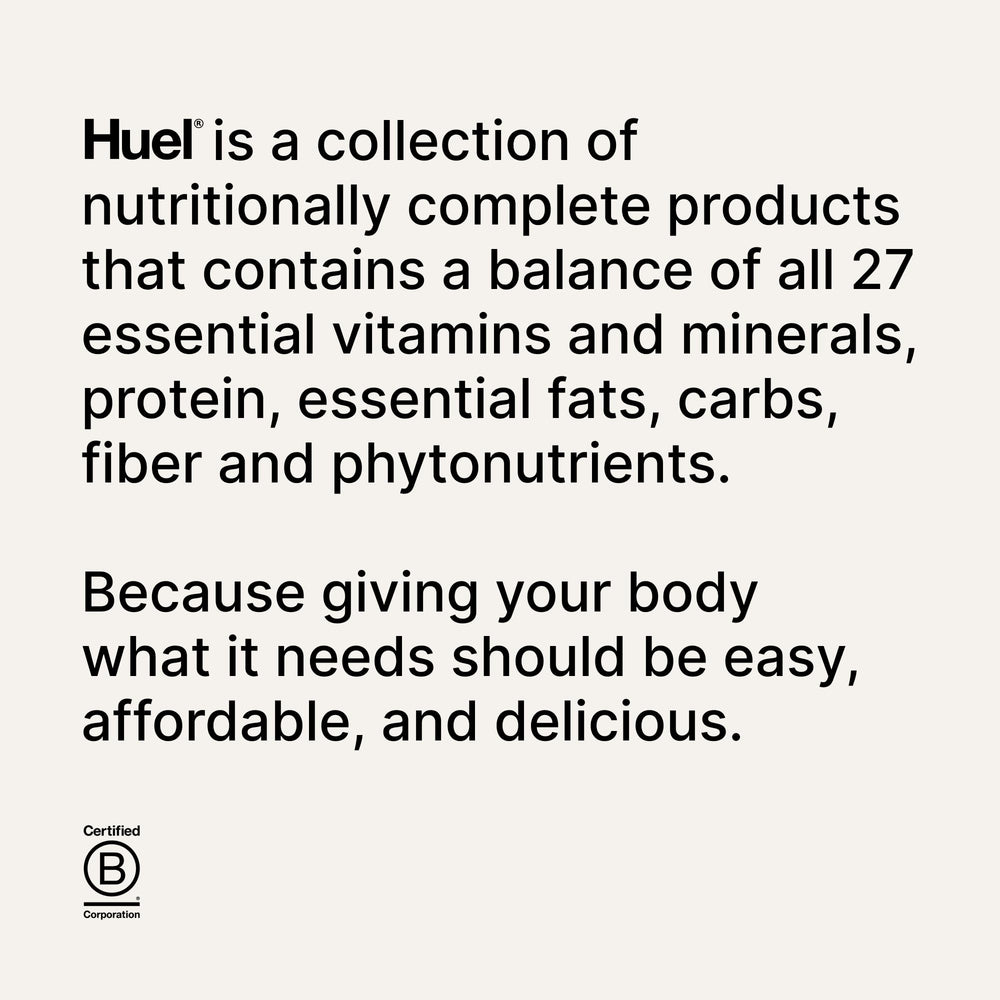 Persona activa disfrutando Huel Black Edition en estilo de vida urbano y en movimiento