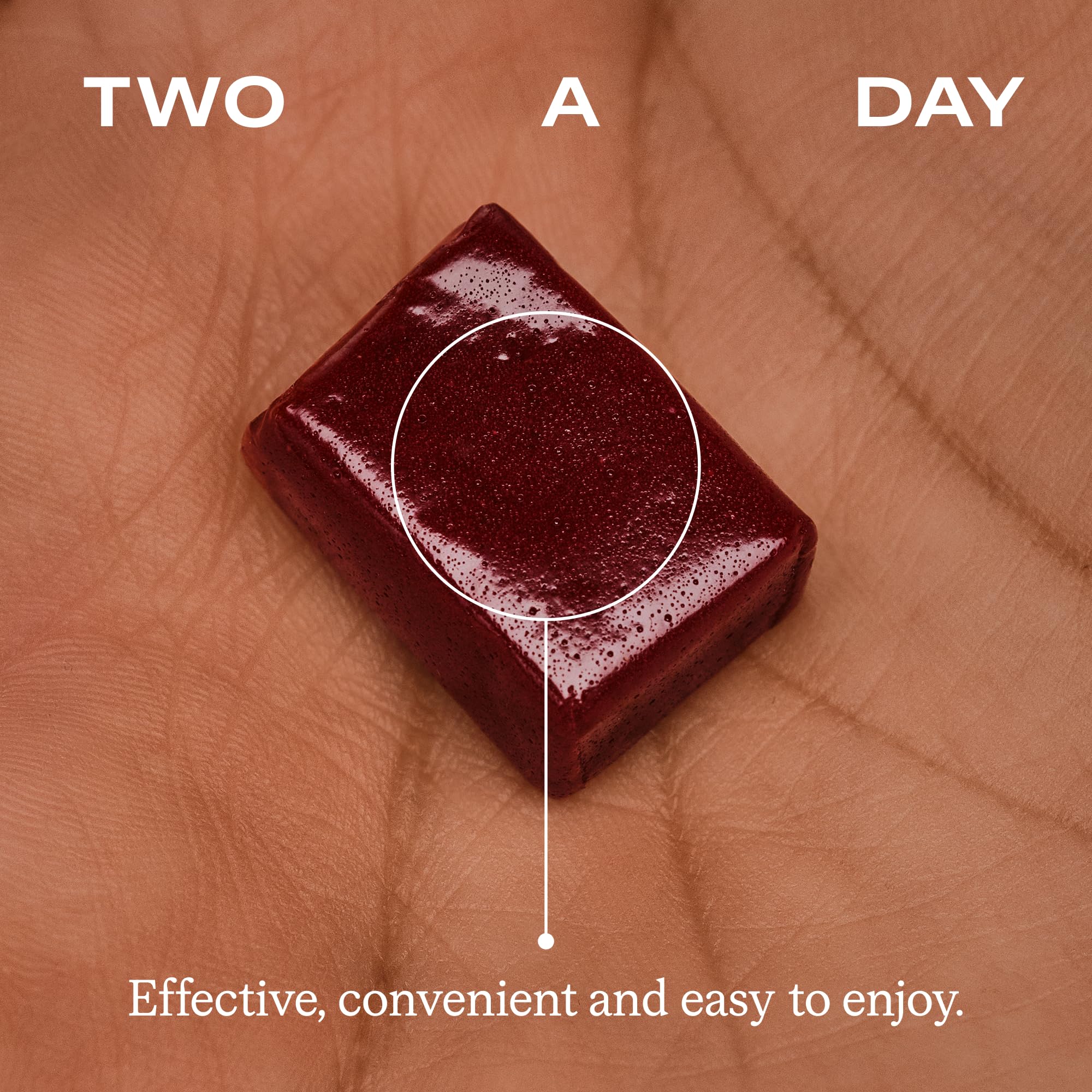 Comparación de tamaño del masticable SuperBeets HumanN en la palma de la mano