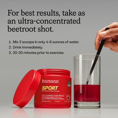 Atleta en gimnasio tomando HumanN SuperBeets Sport antes de entrenar — apoyo para resistencia