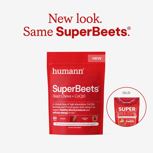 Persona masticando SuperBeets HumanN para una toma diaria fácil