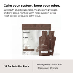 Hunnee H sachet junto a una regla para comparación de tamaño y portabilidad