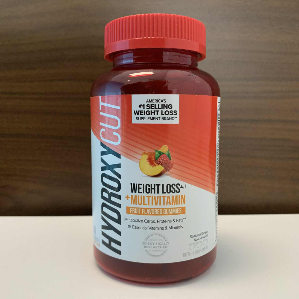 Persona sosteniendo gominola Hydroxycut lista para masticar, comodidad diaria