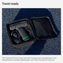 Hyperice Hypervolt Go 3 guardada en maleta demostrando transporte sencillo