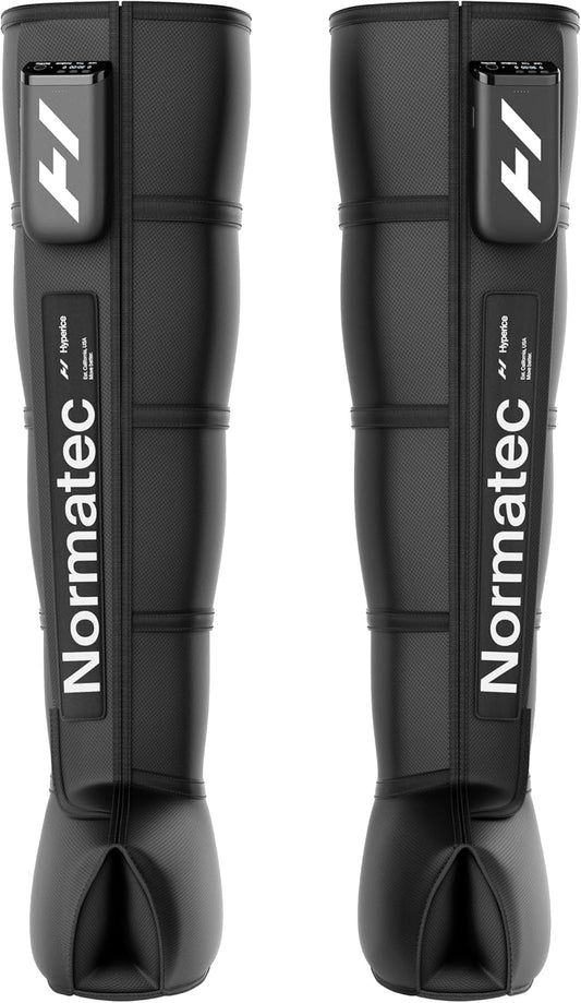 Hyperice Normatec Elite vista frontal con empaque, muestra portabilidad