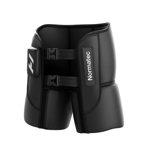 Hyperice Normatec Elite Hips vista frontal mostrando el ajuste y beneficio de compresión