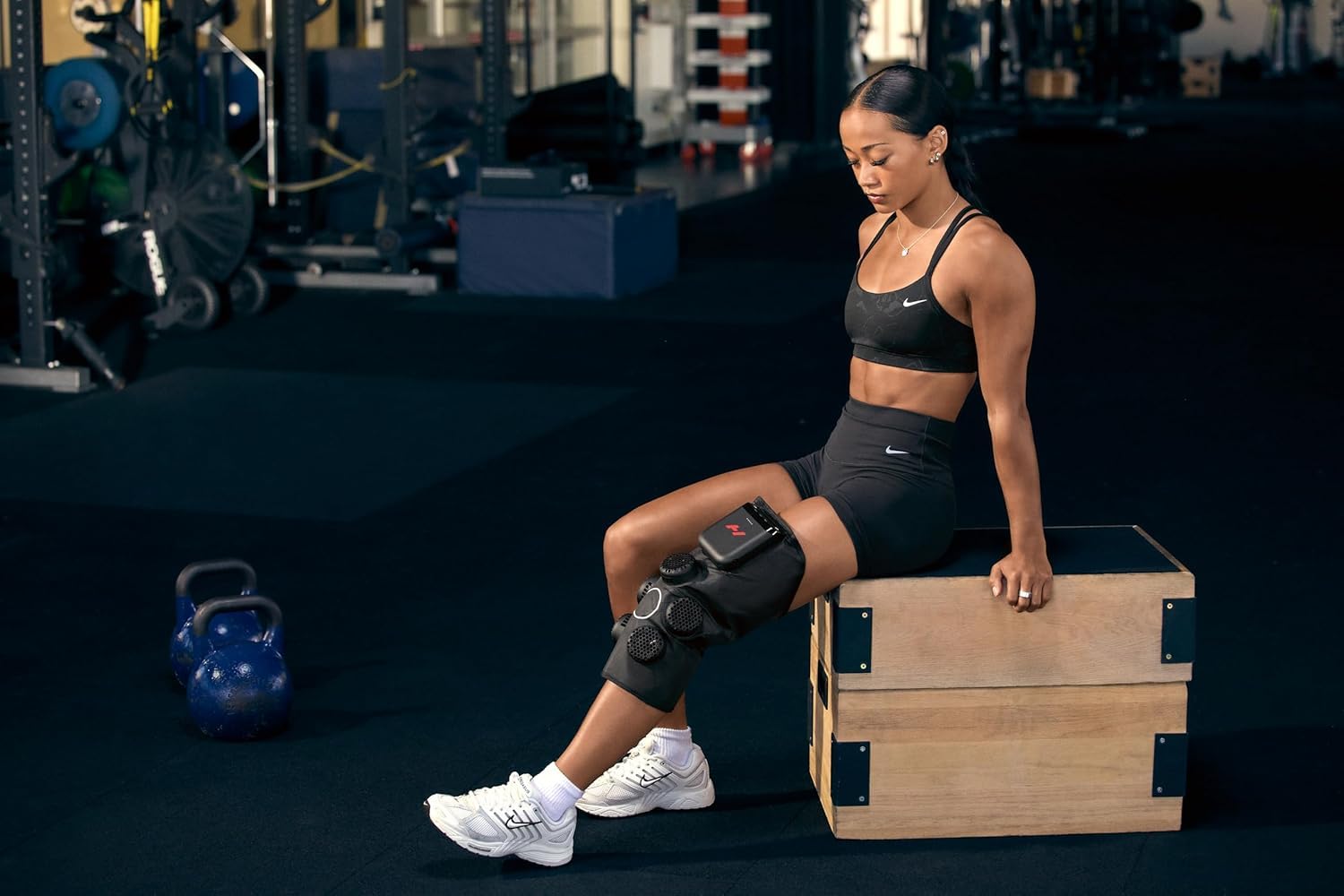 Hyperice X2 Knee embalaje abierto con accesorios incluidos, listo para usar