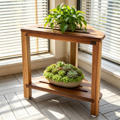 IBosins banqueta junto a manos para comparar tamaño y escala