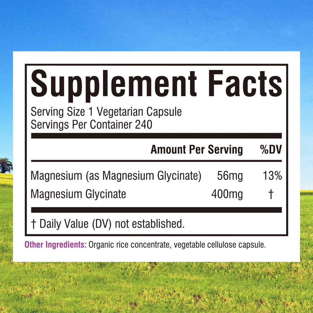 Innate Vitality cápsulas veganas en primer plano mostrando tamaño y acabado