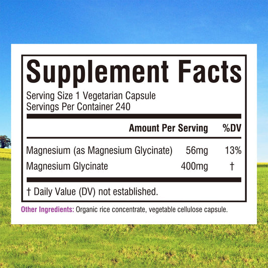 Innate Vitality cápsulas veganas en primer plano mostrando tamaño y acabado