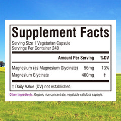 Innate Vitality cápsulas veganas en primer plano mostrando tamaño y acabado